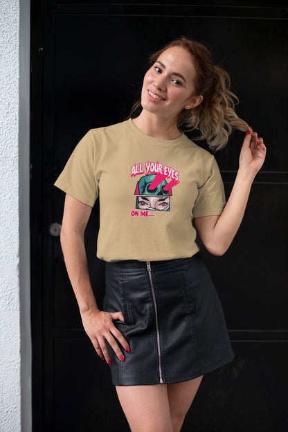 All eyes on me printed t-shirt