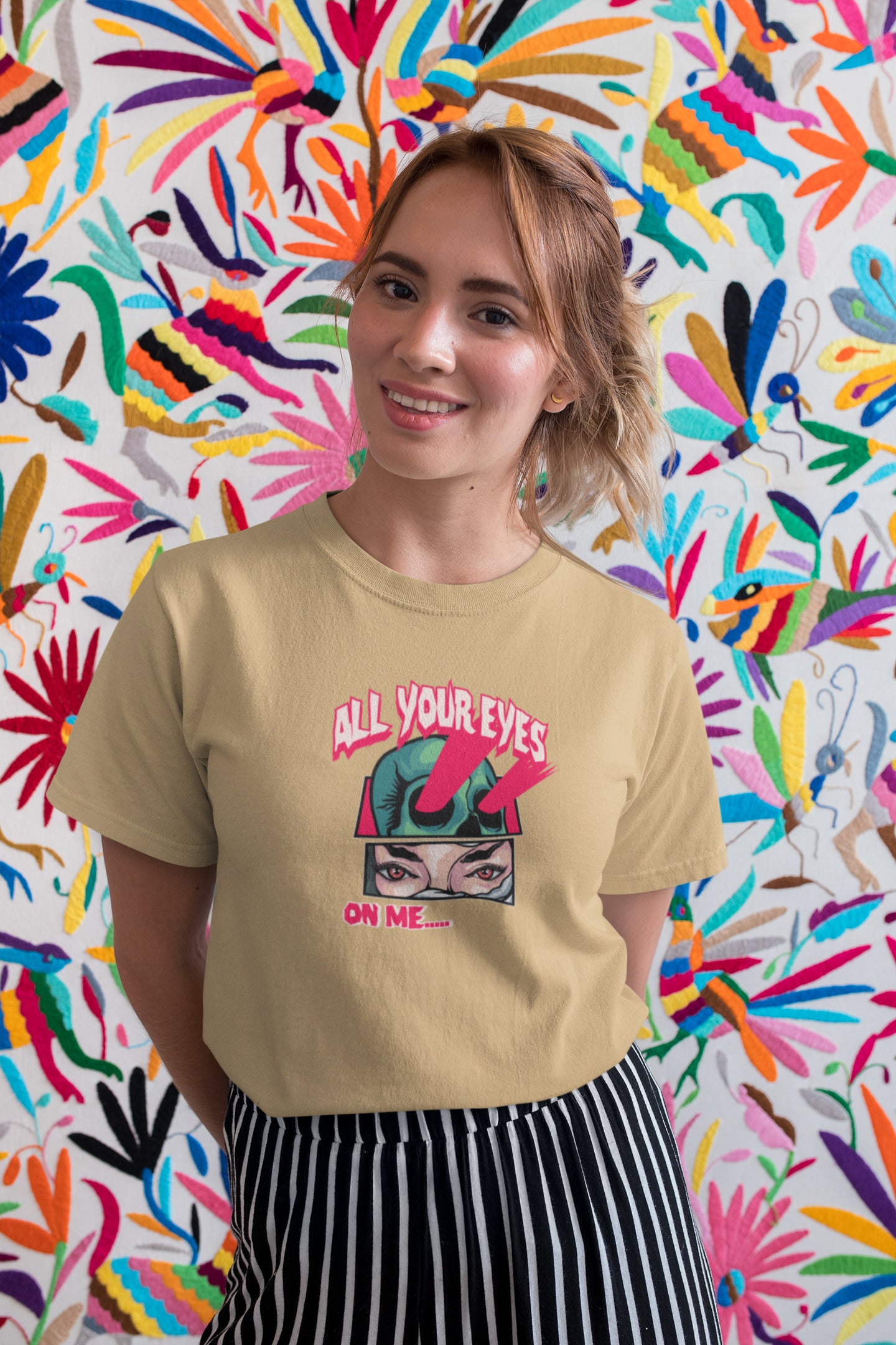 All eyes on me printed t-shirt