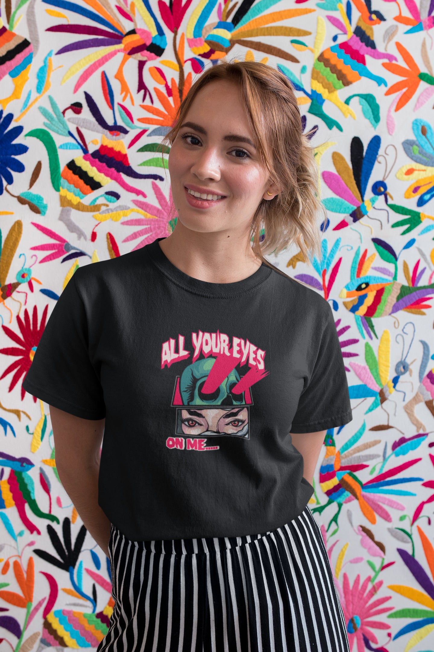 All eyes on me printed t-shirt