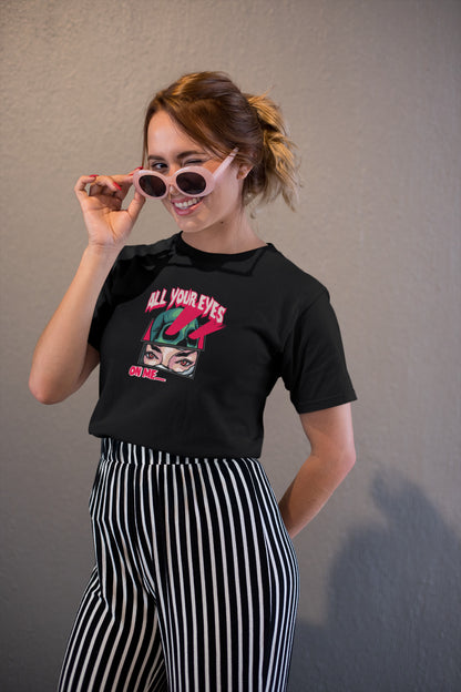 All eyes on me printed t-shirt