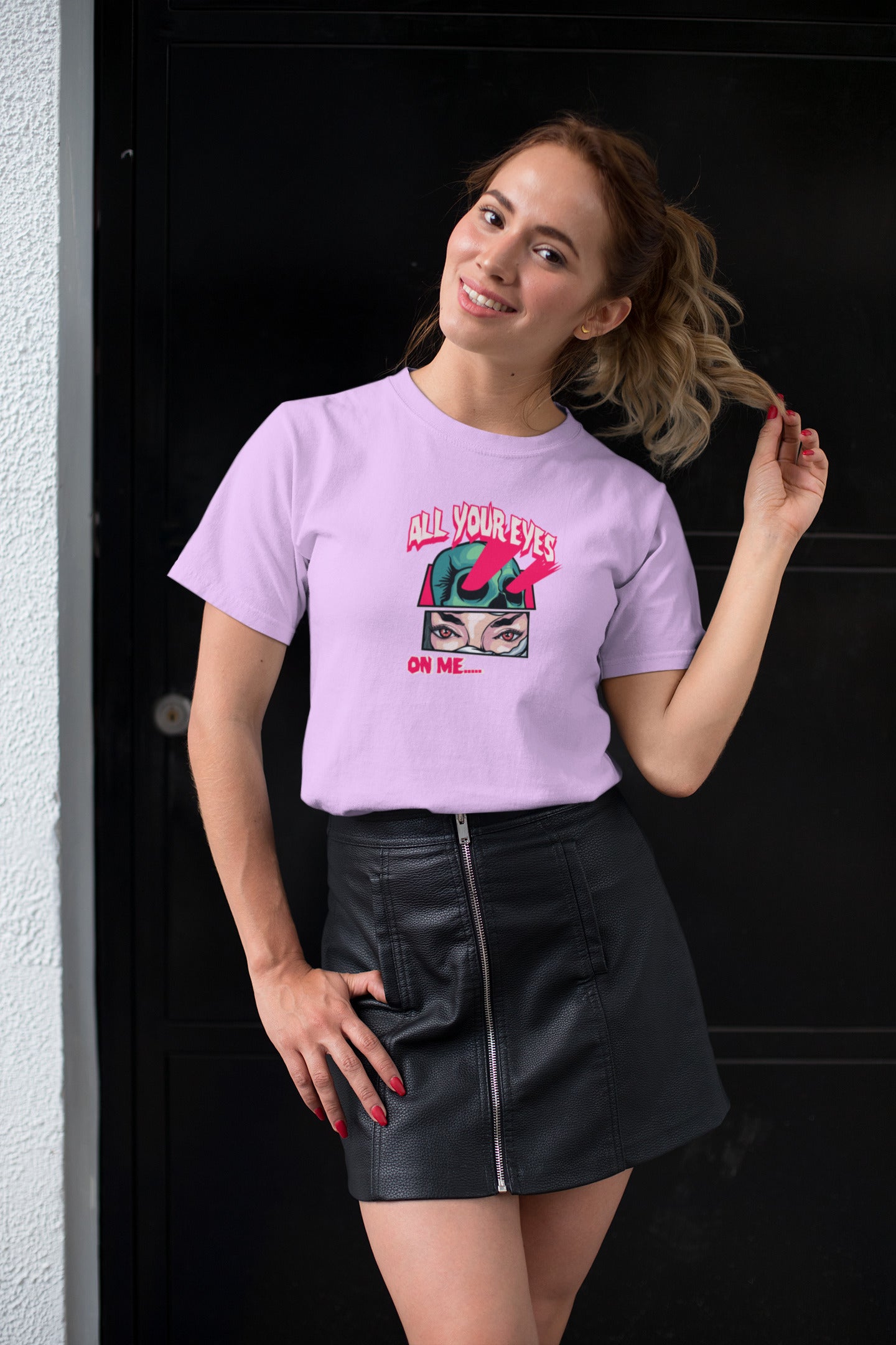 All eyes on me printed t-shirt