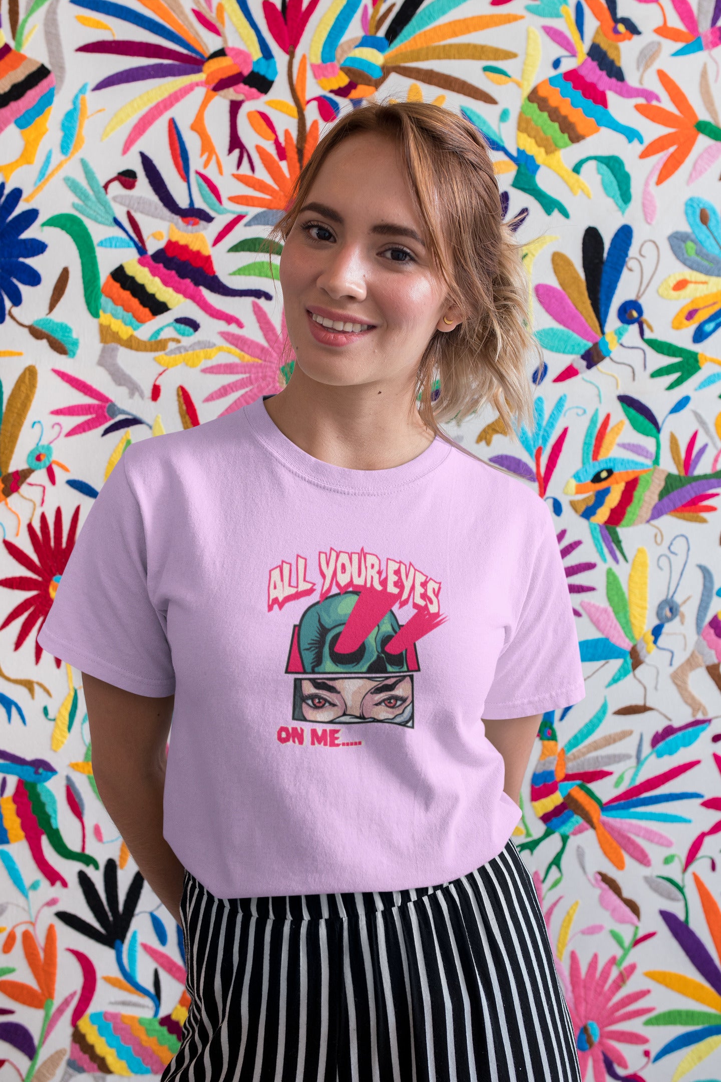 All eyes on me printed t-shirt