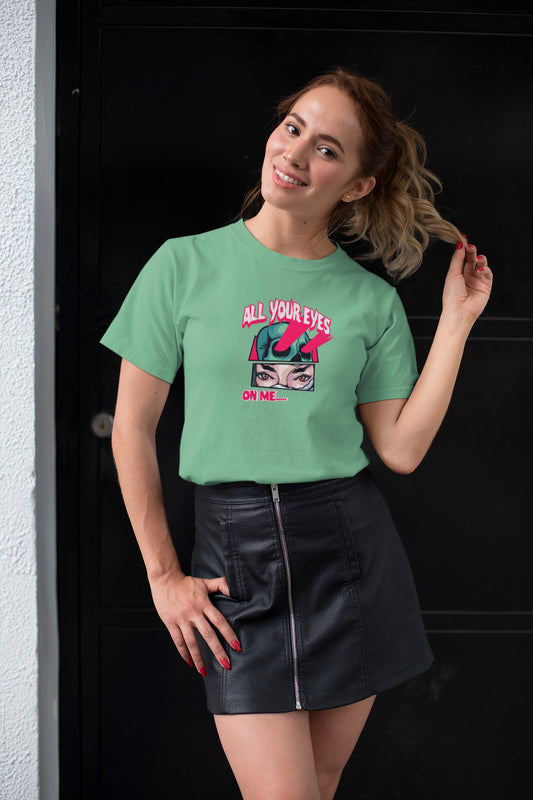 All eyes on me printed t-shirt