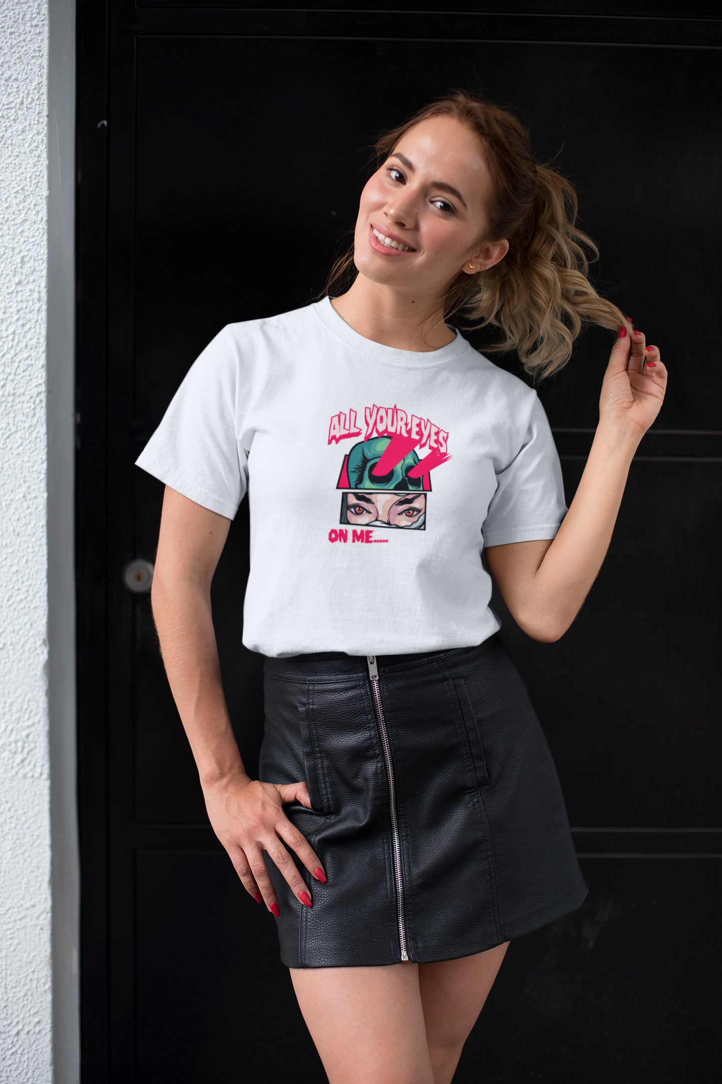 All eyes on me printed t-shirt