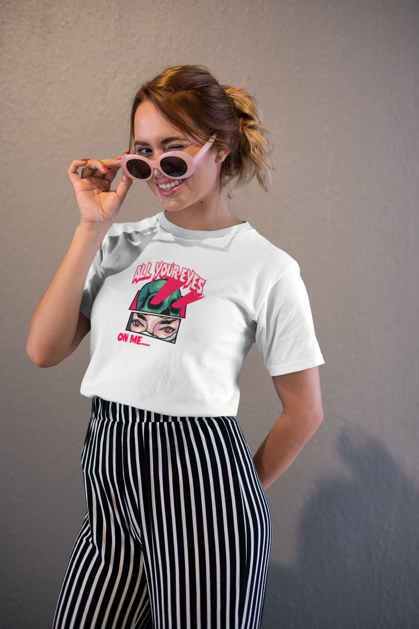 All eyes on me printed t-shirt